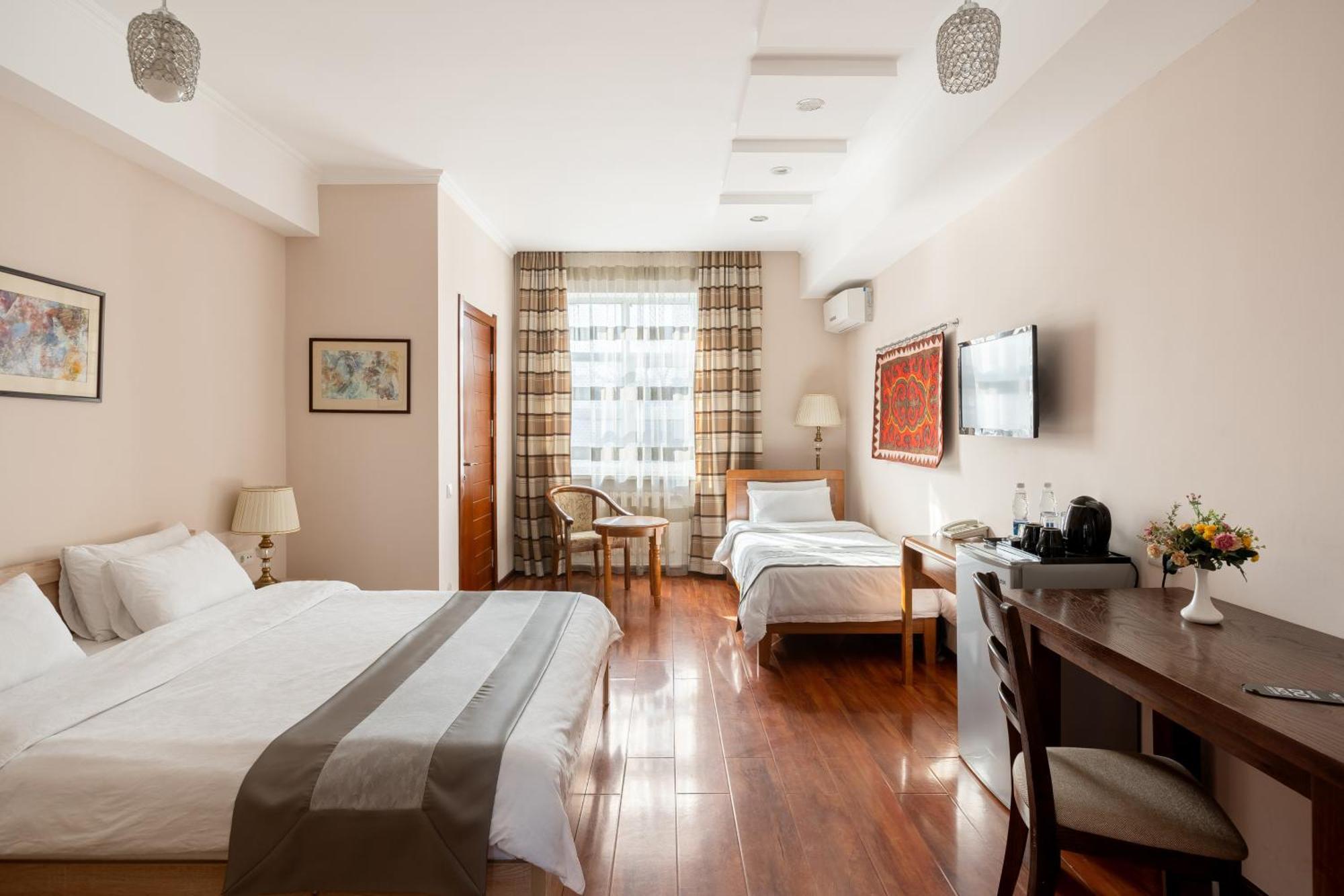 Soluxe Hotel Bisjkek Eksteriør bilde