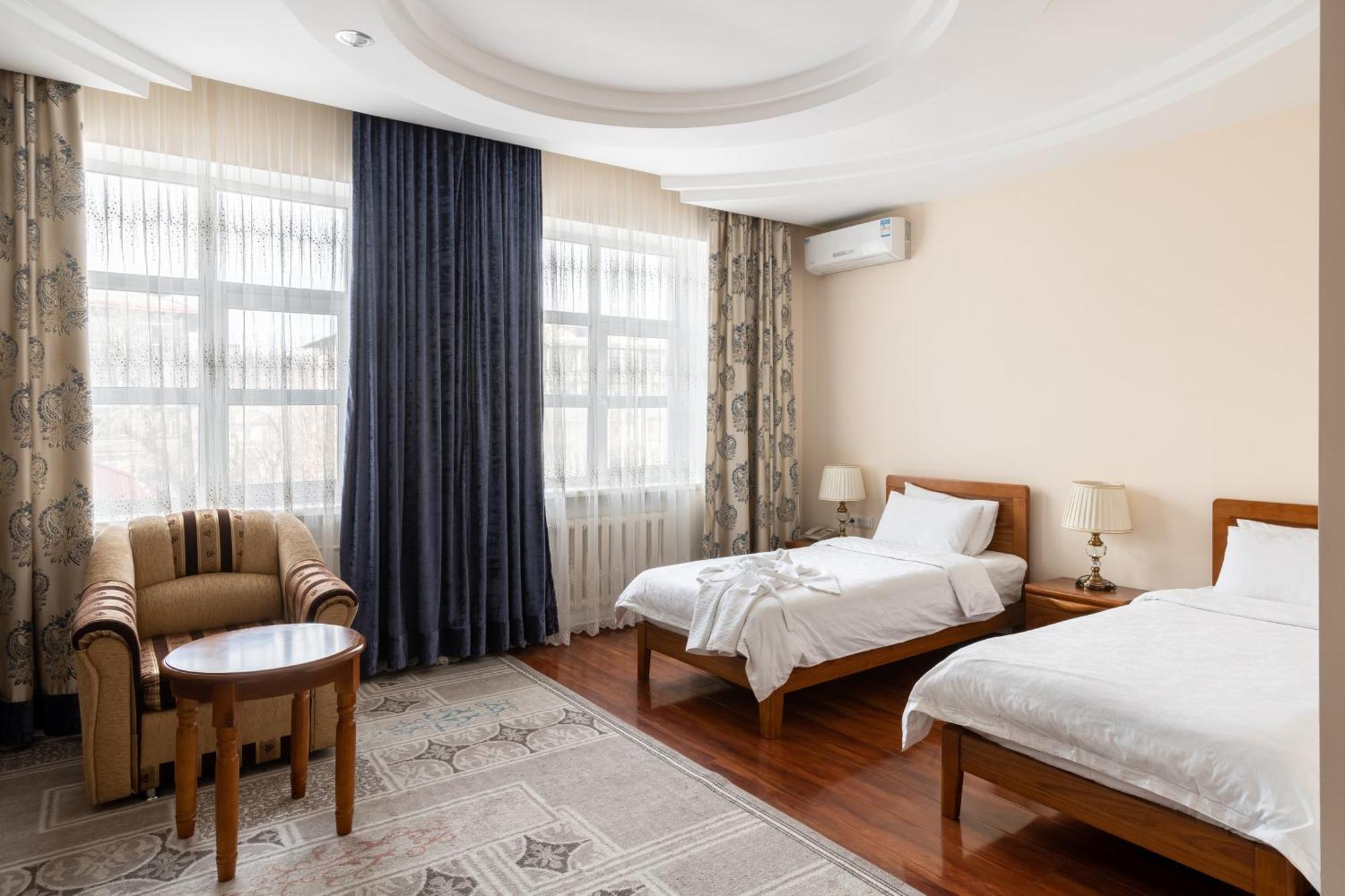Soluxe Hotel Bisjkek Eksteriør bilde